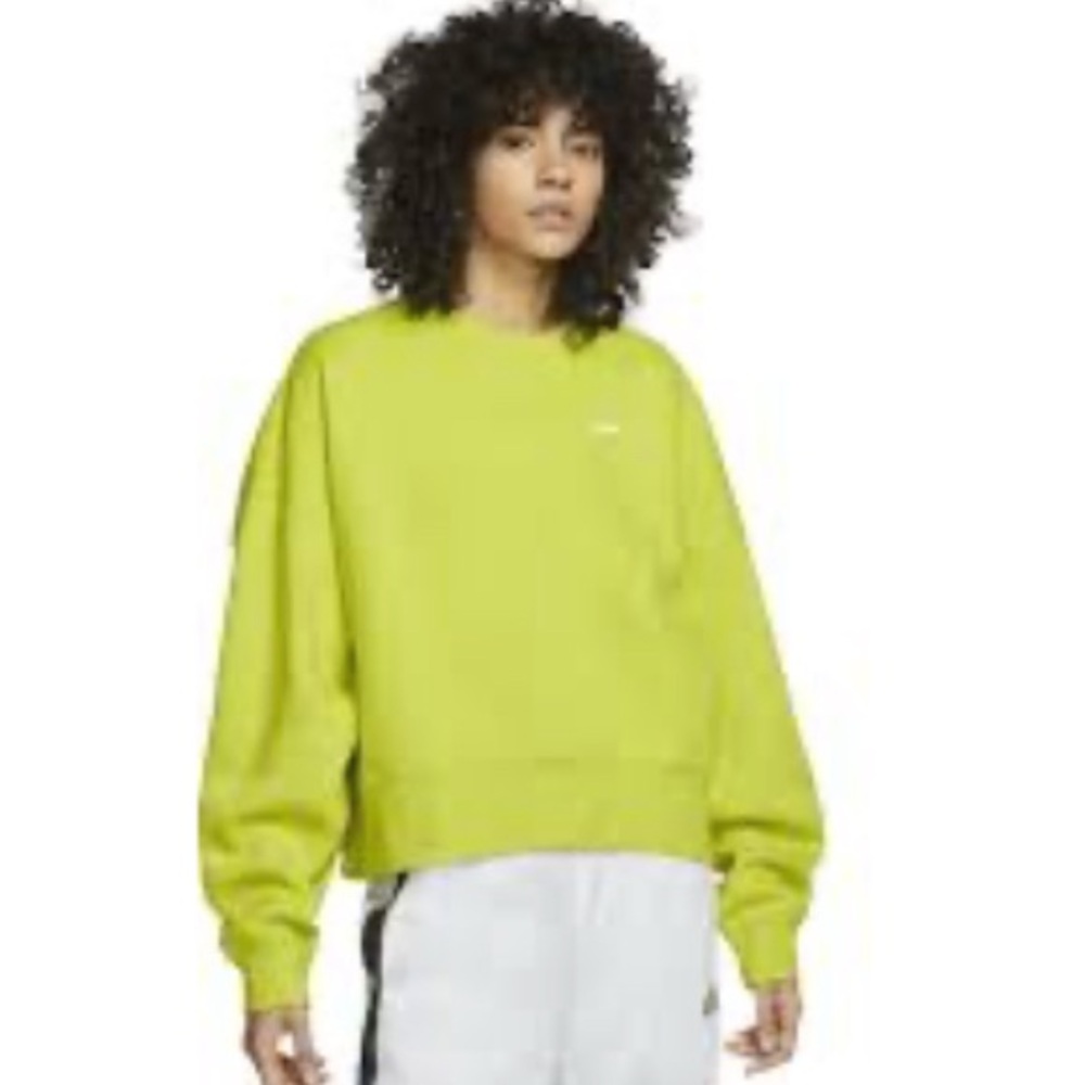 Nike Women’s Loose Fit Plus Sweatshirt